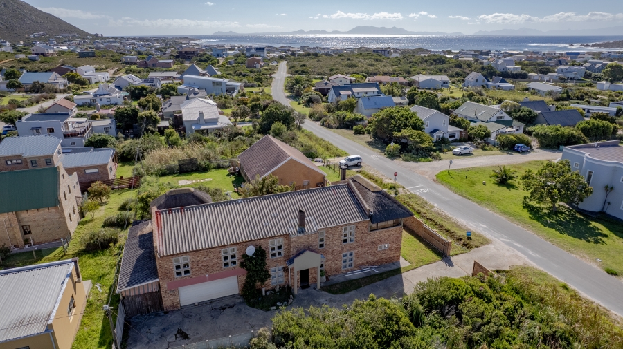 6 Bedroom Property for Sale in Pringle Bay Western Cape